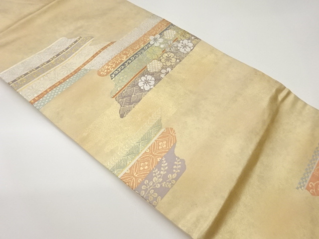 変わり横段に花々・古典柄模様織出し名古屋帯